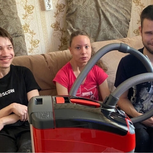 Сегодня я передал ребятам пылесос